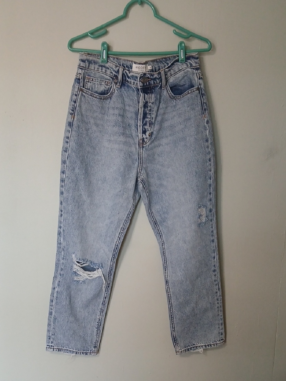Light Wash Jeans with Knee Distressing Size 28